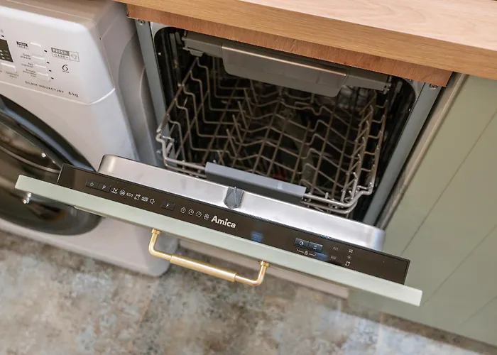 Apartment Solec 79a Prywatne Mieszkanie Z Oddzielna Sypialnia I Prywatnym Miejscem Parkingowym Samodzielne Zameldowanie! Self Check-in System! *