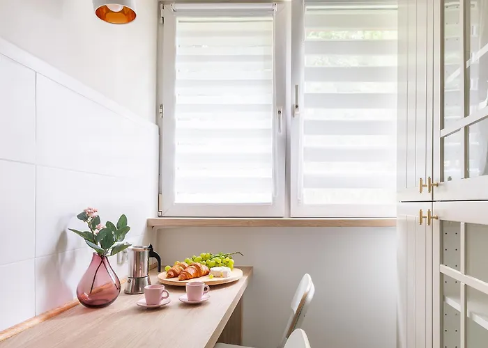 Apartment Solec 79a Prywatne Mieszkanie Z Oddzielna Sypialnia I Prywatnym Miejscem Parkingowym Samodzielne Zameldowanie! Self Check-in System! *