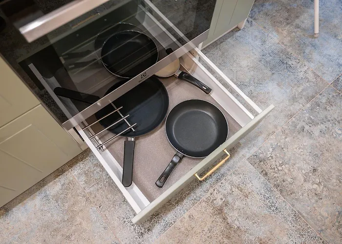 Solec 79a Prywatne Mieszkanie Z Oddzielna Sypialnia I Prywatnym Miejscem Parkingowym Samodzielne Zameldowanie! Self Check-in System! * Warsaw