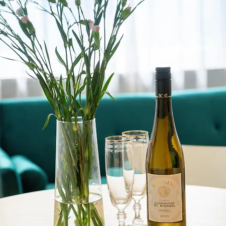 Solec 79a Prywatne Mieszkanie Z Oddzielna Sypialnia I Prywatnym Miejscem Parkingowym Samodzielne Zameldowanie! Self Check-in System!