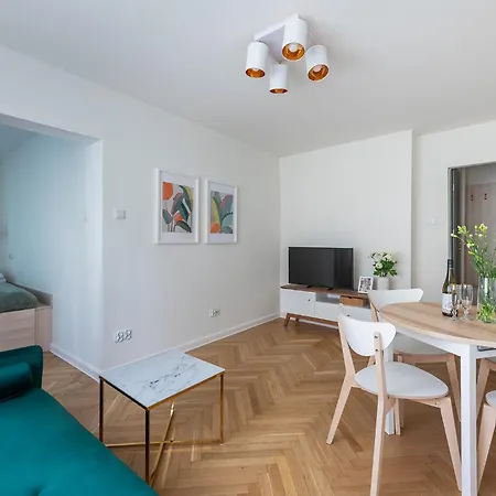 Solec 79a Prywatne Mieszkanie Z Oddzielna Sypialnia I Prywatnym Miejscem Parkingowym Samodzielne Zameldowanie! Self Check-in System! *