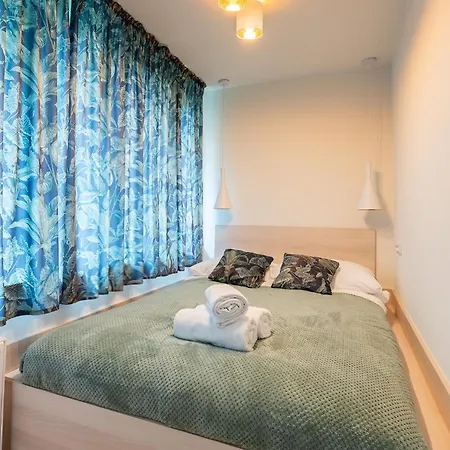 Solec 79a Prywatne Mieszkanie Z Oddzielna Sypialnia I Prywatnym Miejscem Parkingowym Samodzielne Zameldowanie! Self Check-in System! Lejlighed