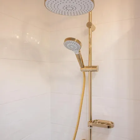 Solec 79a Prywatne Mieszkanie Z Oddzielna Sypialnia I Prywatnym Miejscem Parkingowym Samodzielne Zameldowanie! Self Check-in System!