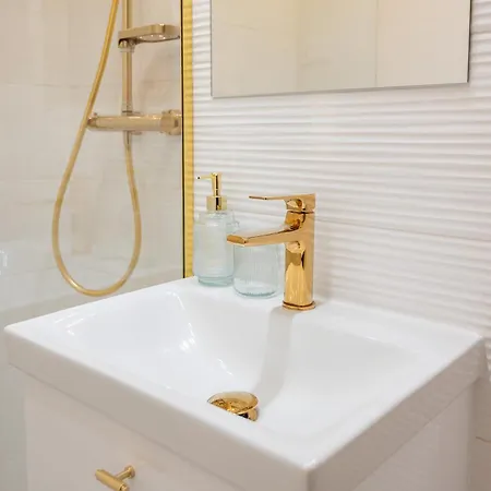 Solec 79a Prywatne Mieszkanie Z Oddzielna Sypialnia I Prywatnym Miejscem Parkingowym Samodzielne Zameldowanie! Self Check-in System! Apartamento *